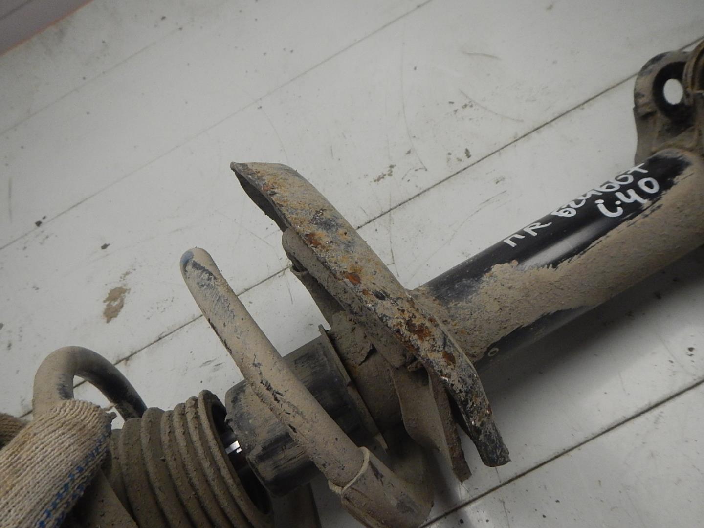 Амортизатор передний правый