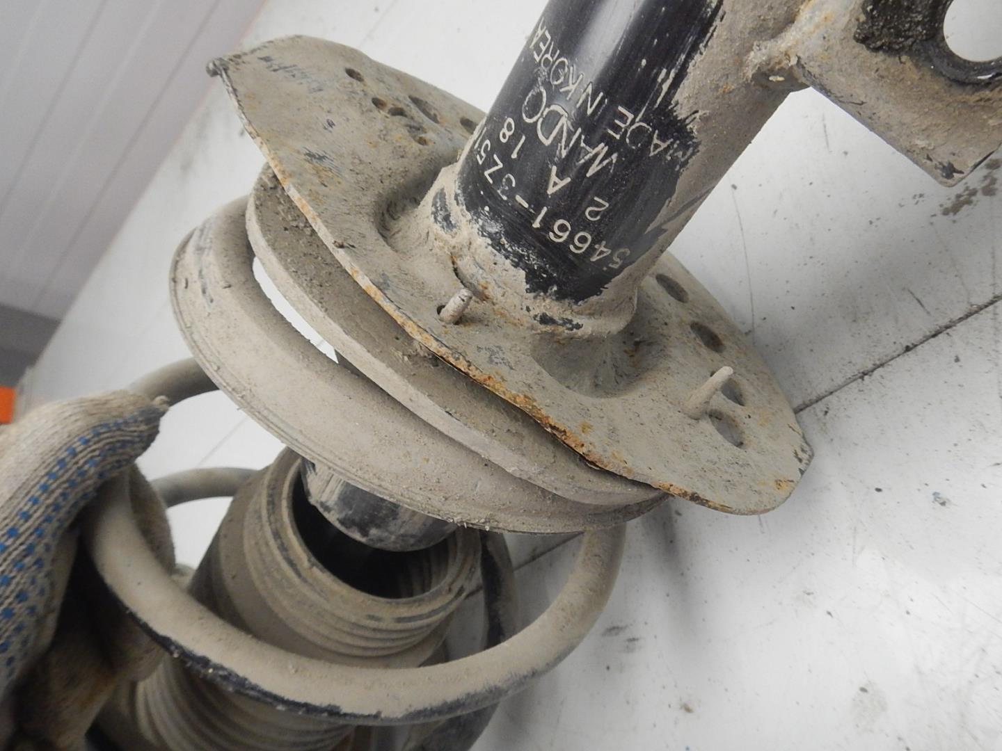 Амортизатор передний правый