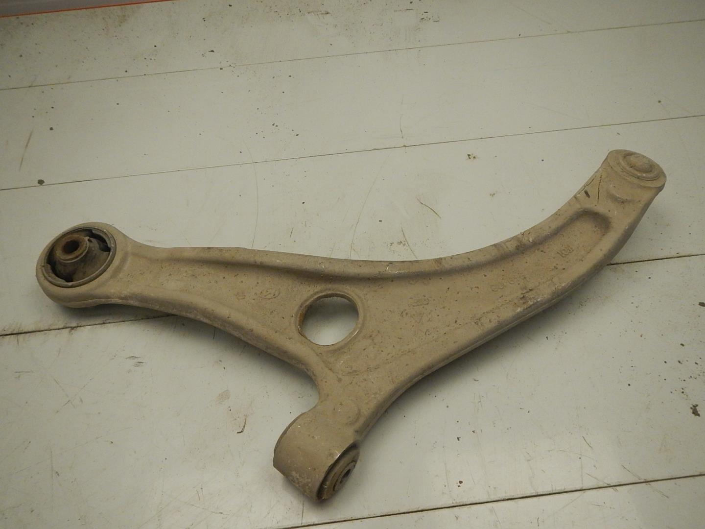 Рычаг передний правый