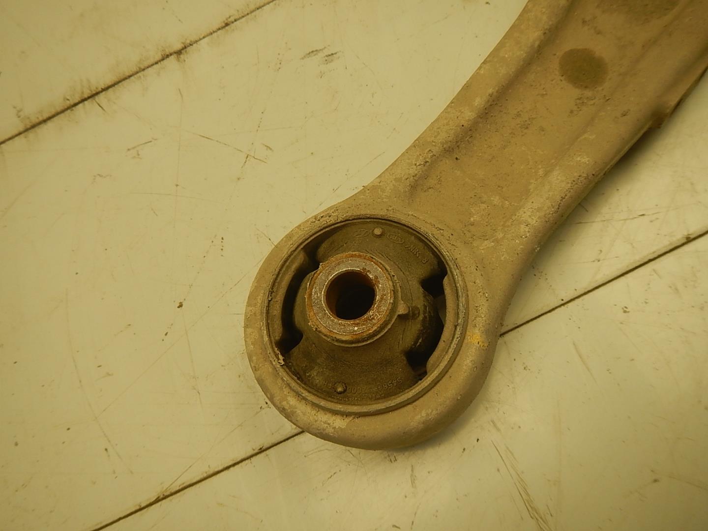 Рычаг передний правый