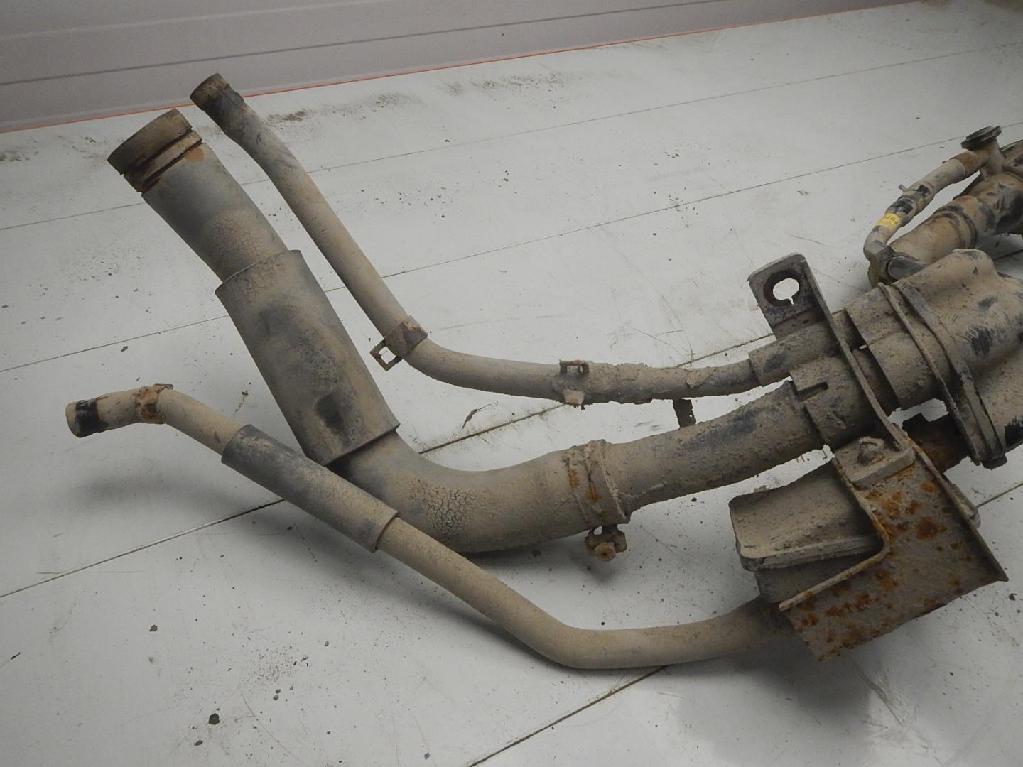 Горловина топливного бака