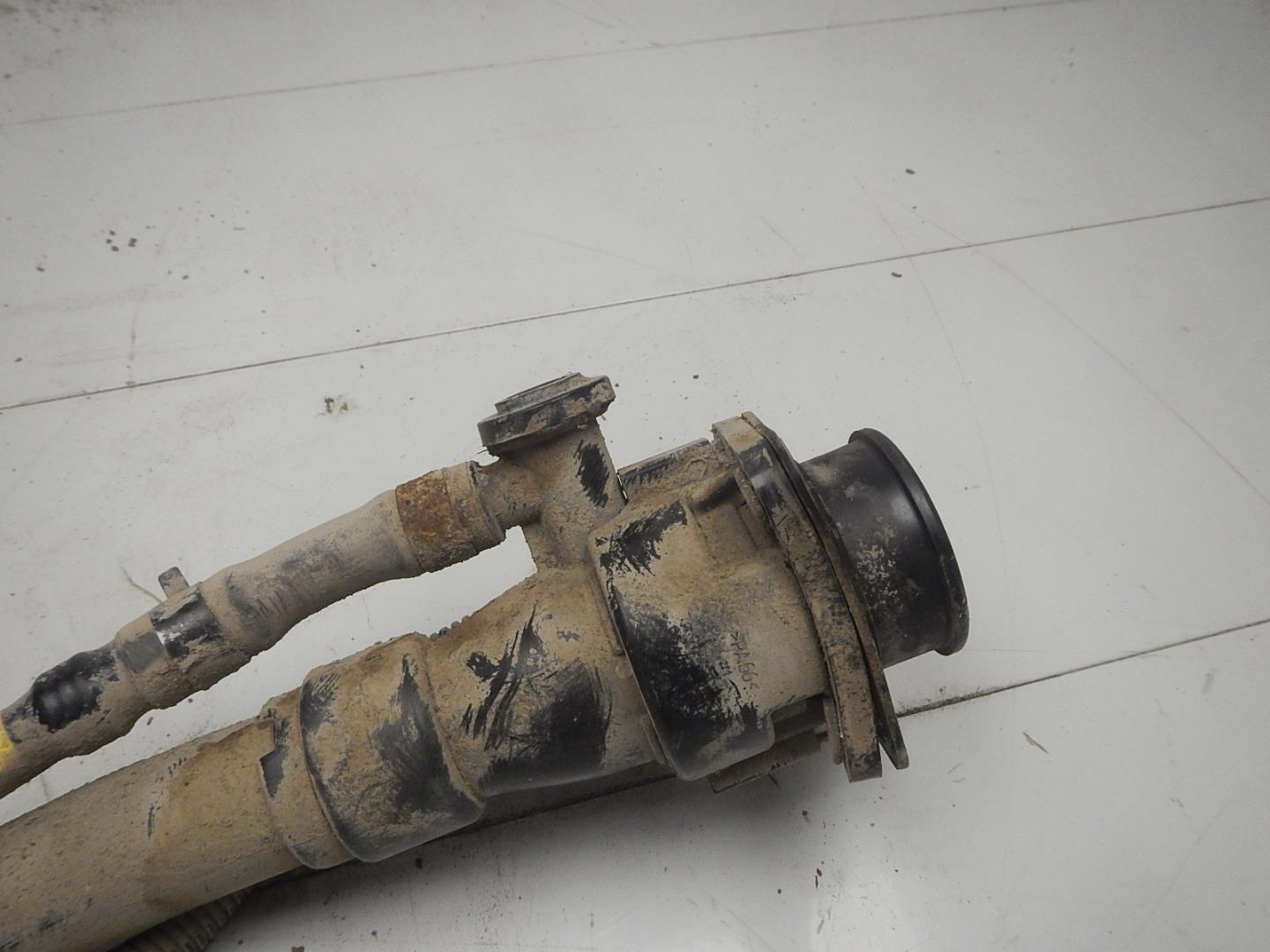 Горловина топливного бака