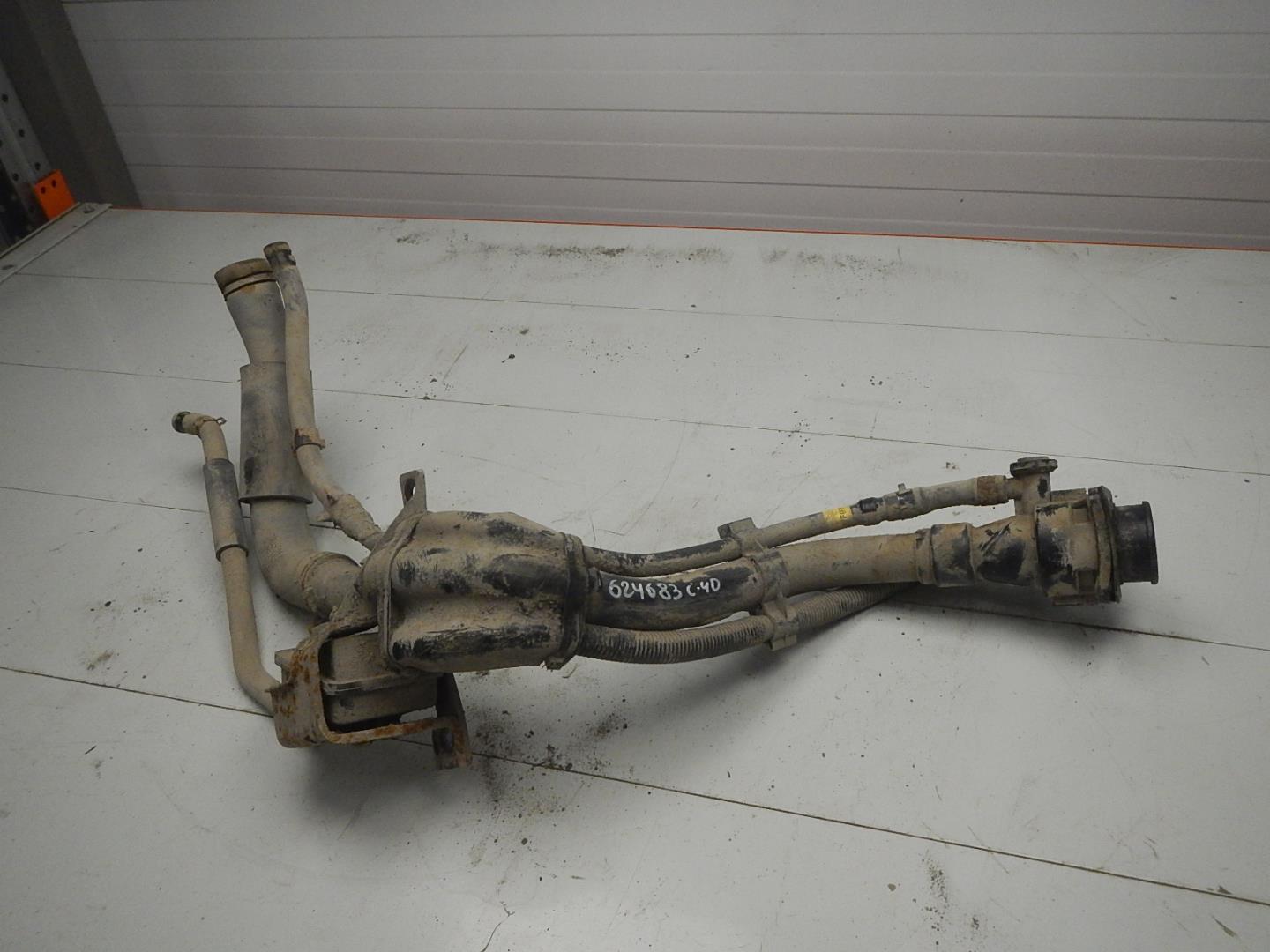 Горловина топливного бака