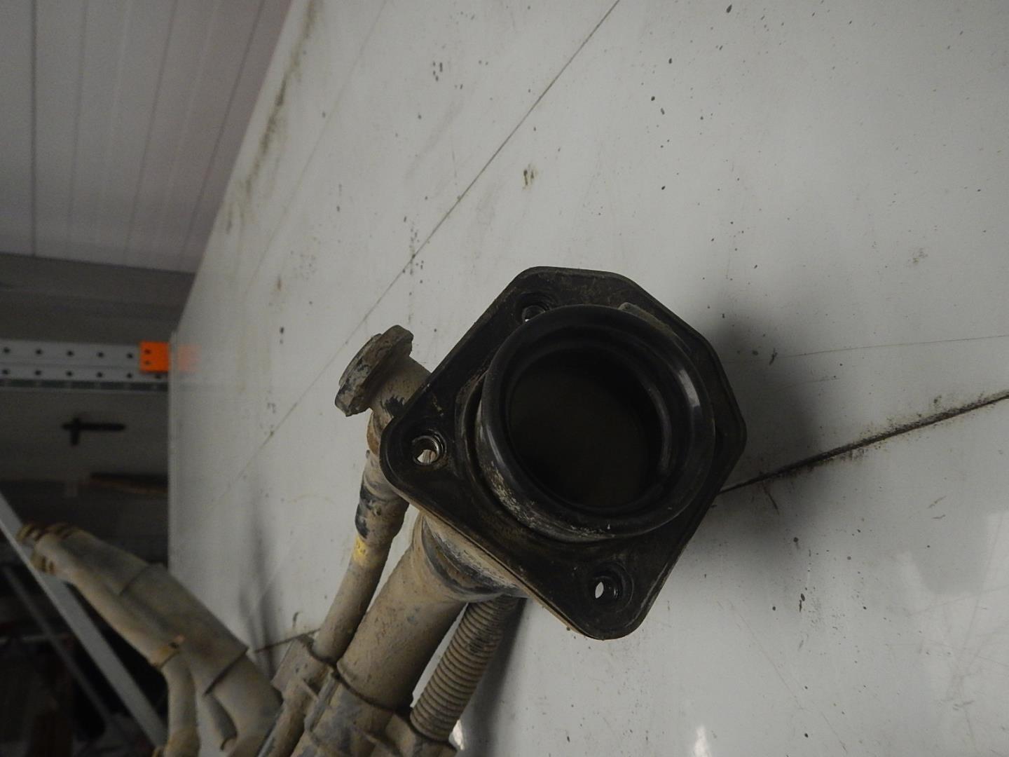 Горловина топливного бака