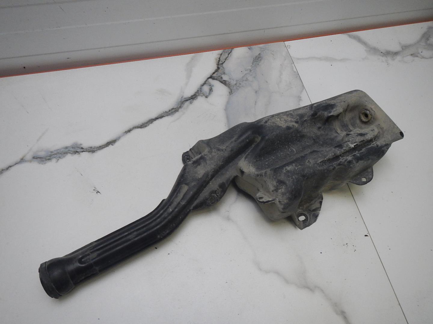 Бачок омывателя лобового стекла