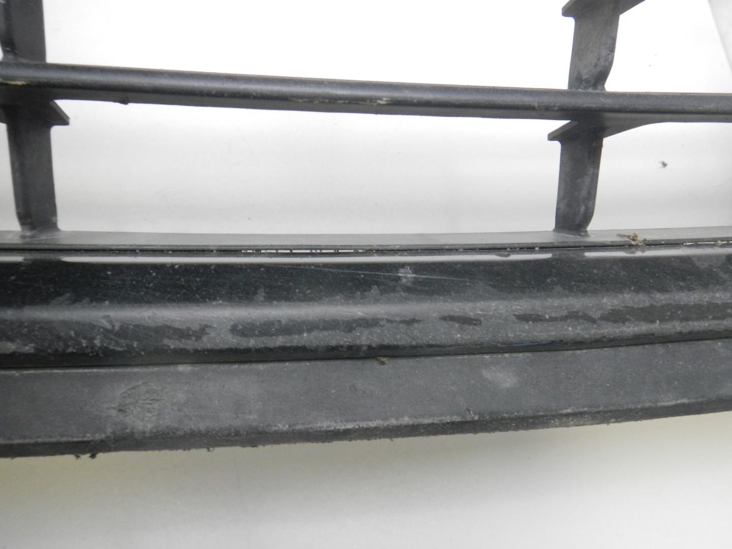 Решетка в бампер центральная