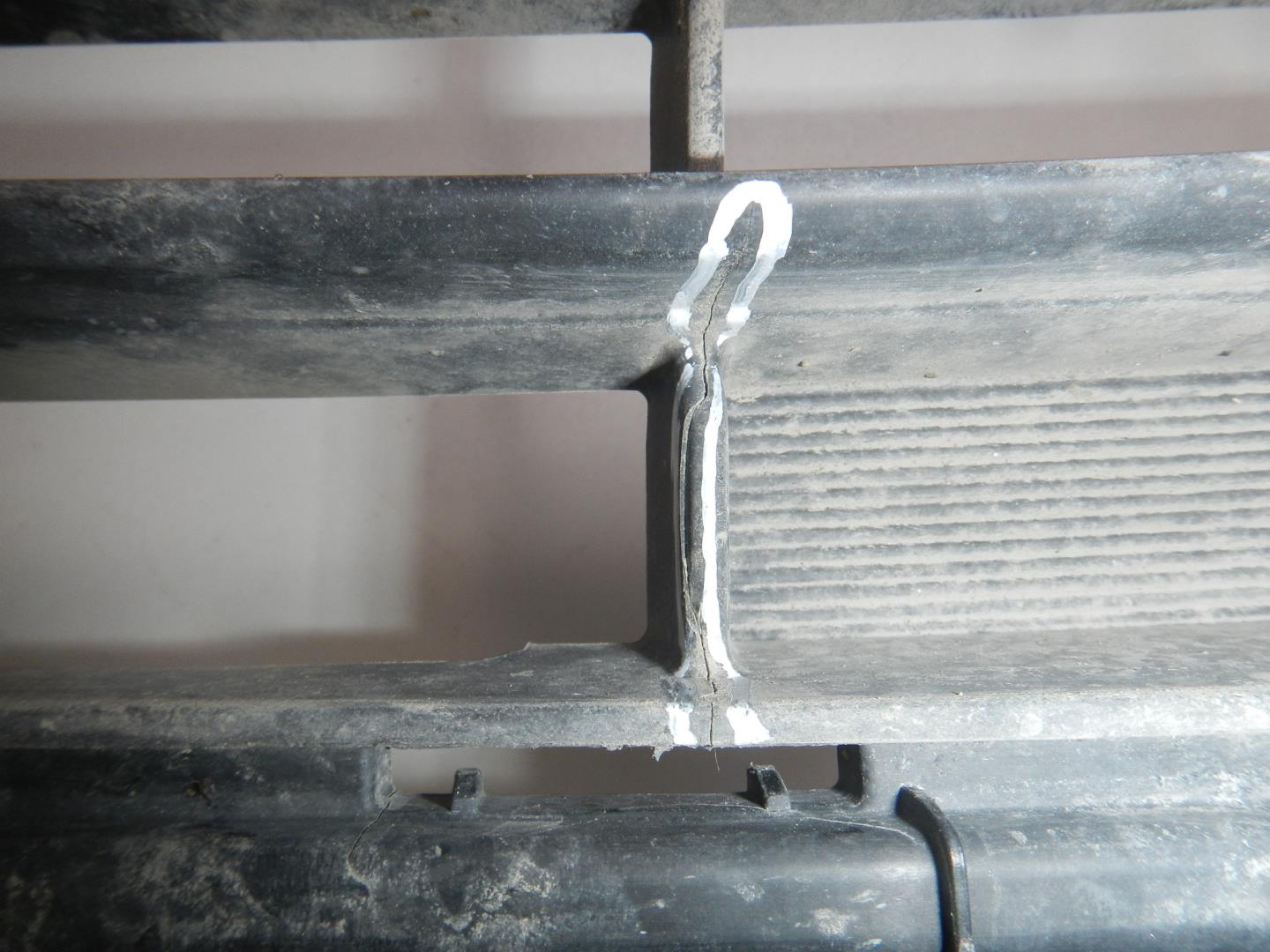 Решетка в бампер центральная