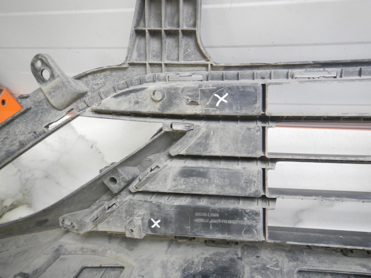 Решетка в бампер центральная