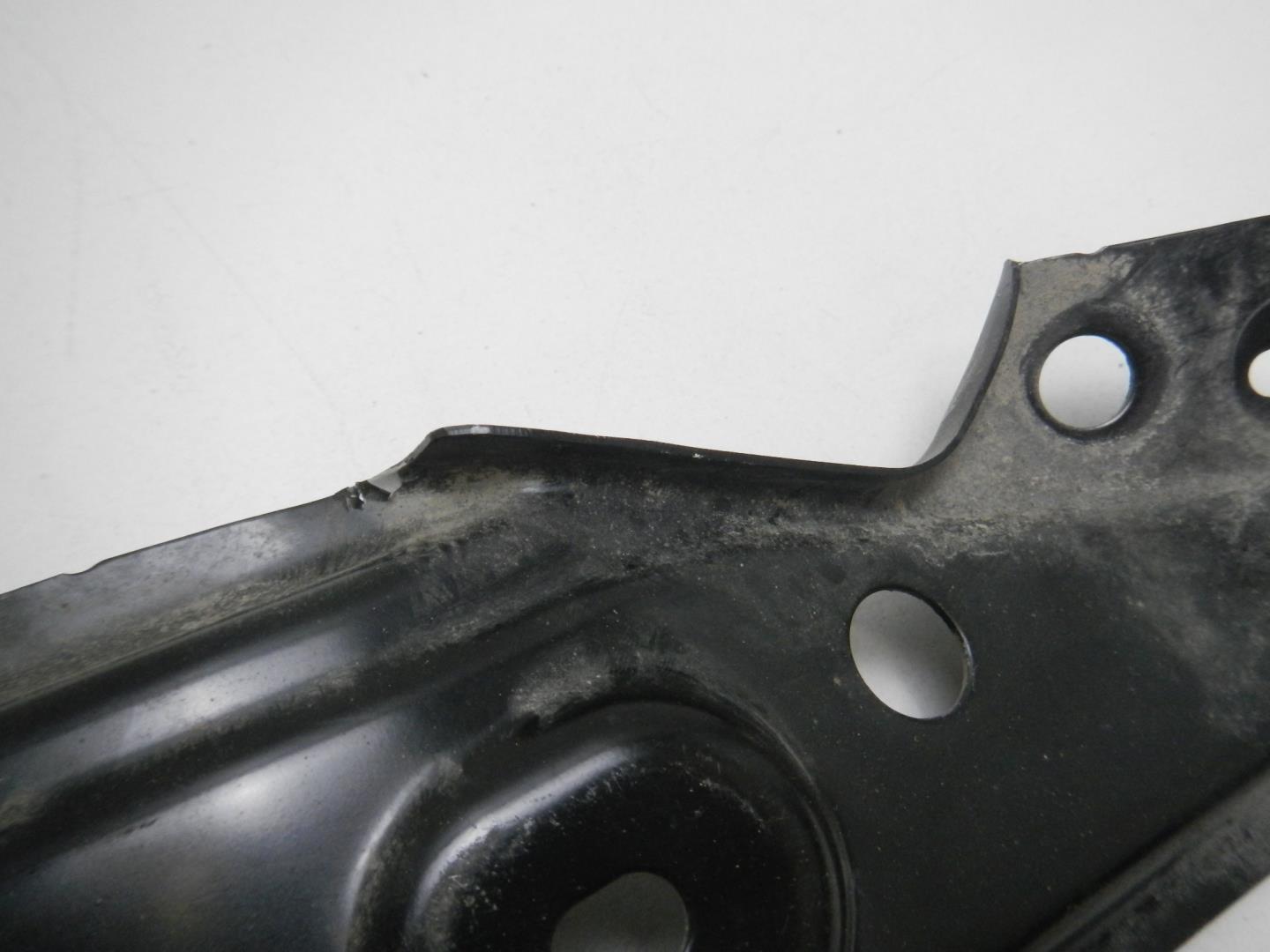 Кронштейн фар левый