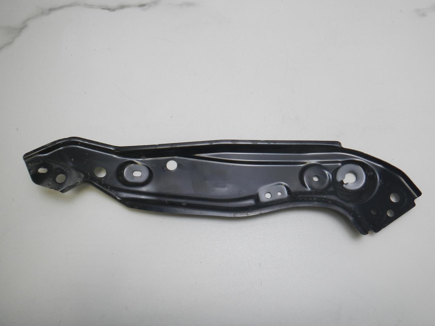 Кронштейн фар правый