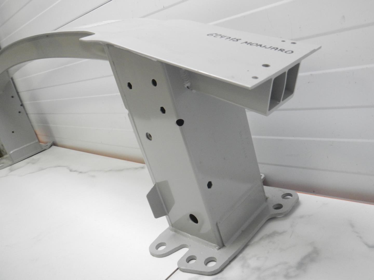 Усилитель переднего бампера