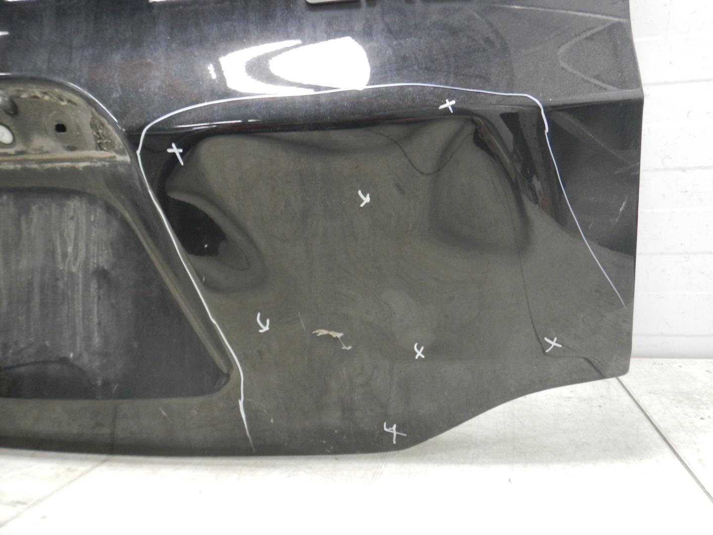 Дверь багажника