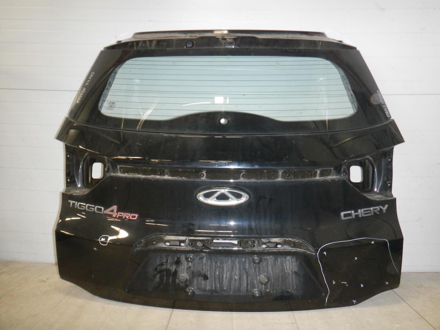 Дверь багажника