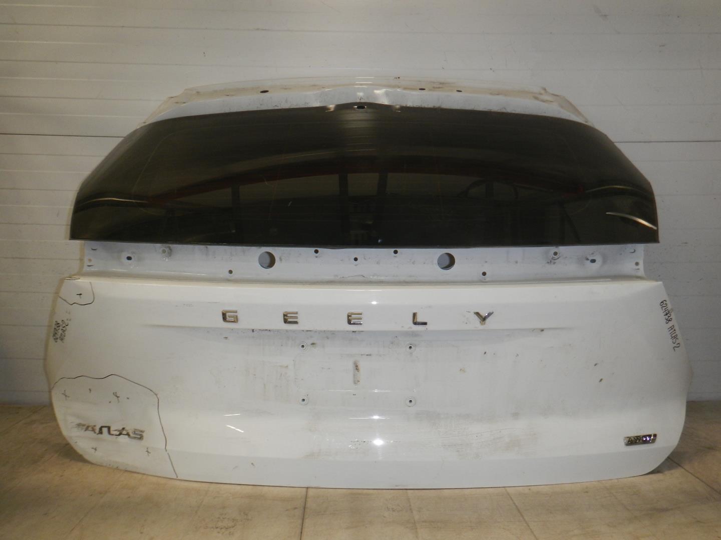 Дверь багажника