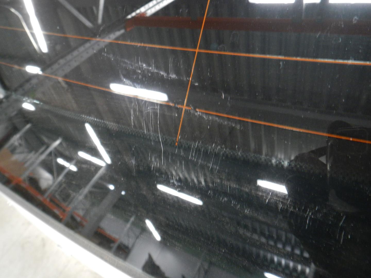 Стекло двери багажника