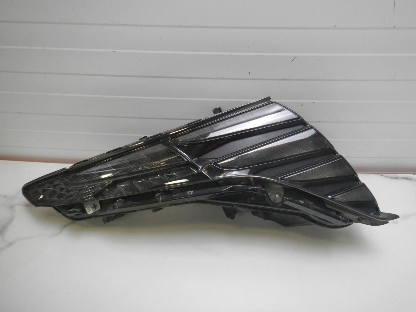 Фара дневного света правая (ходовые огни)