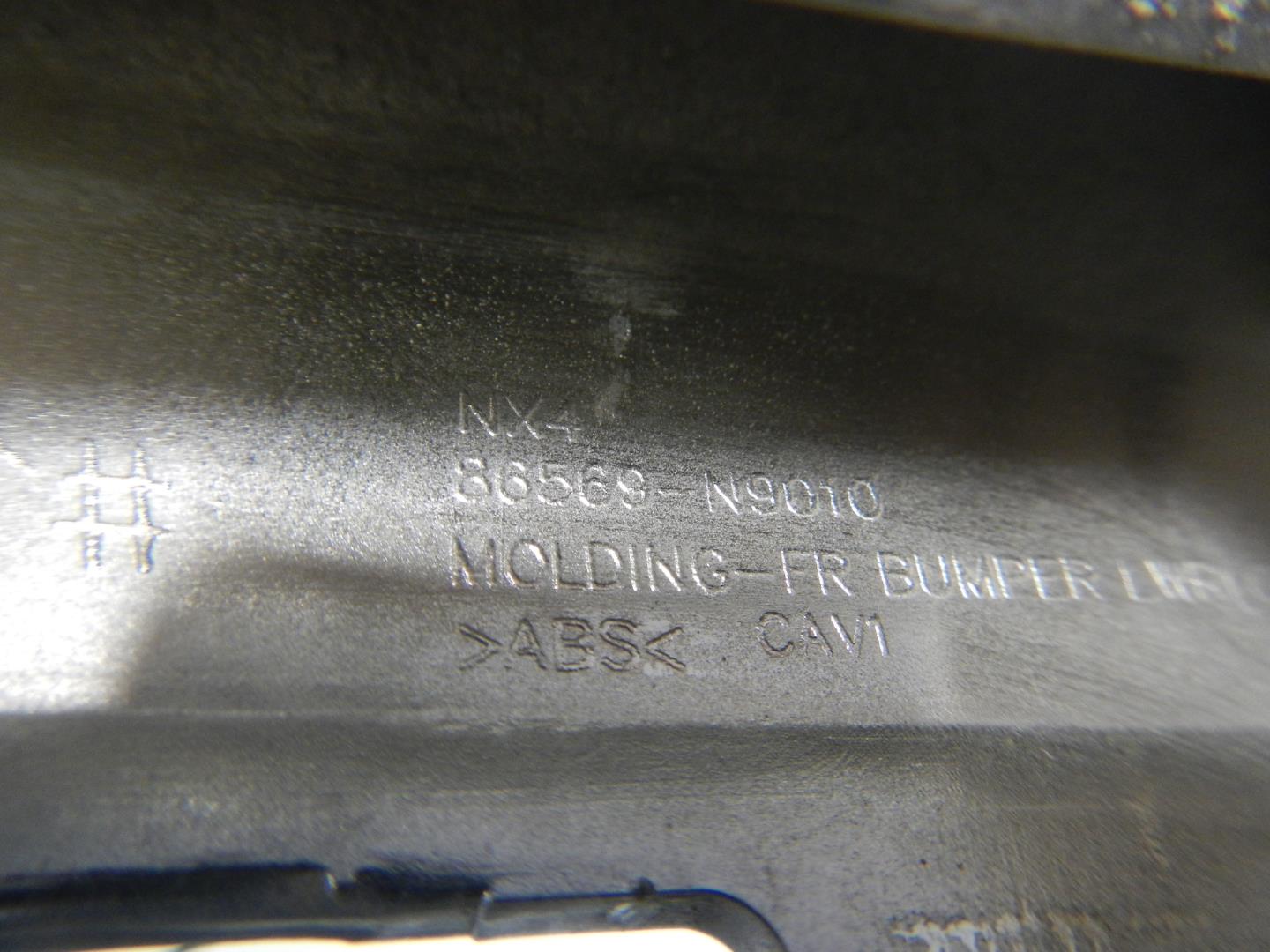 Молдинг переднего бампера