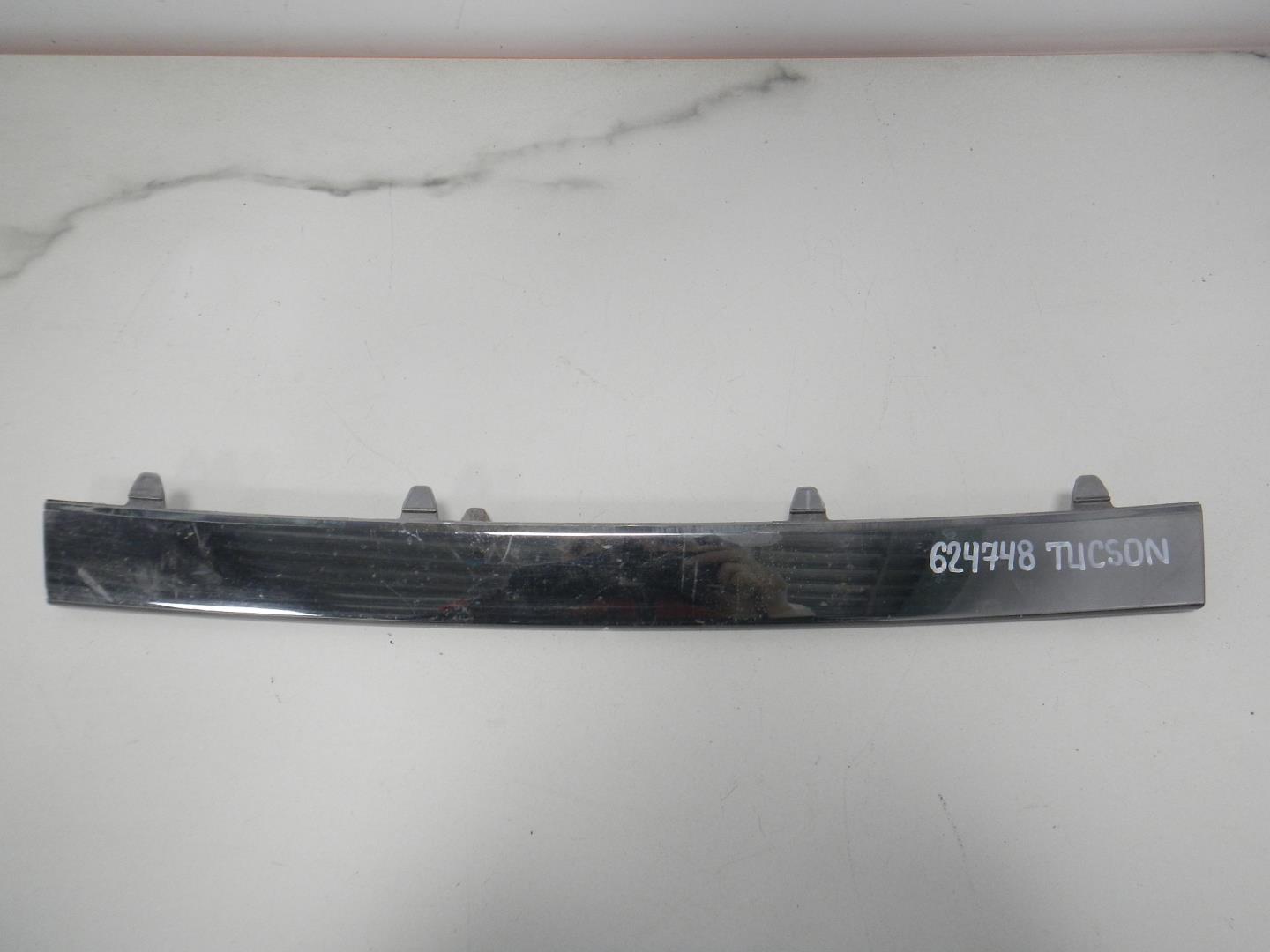 Молдинг переднего бампера