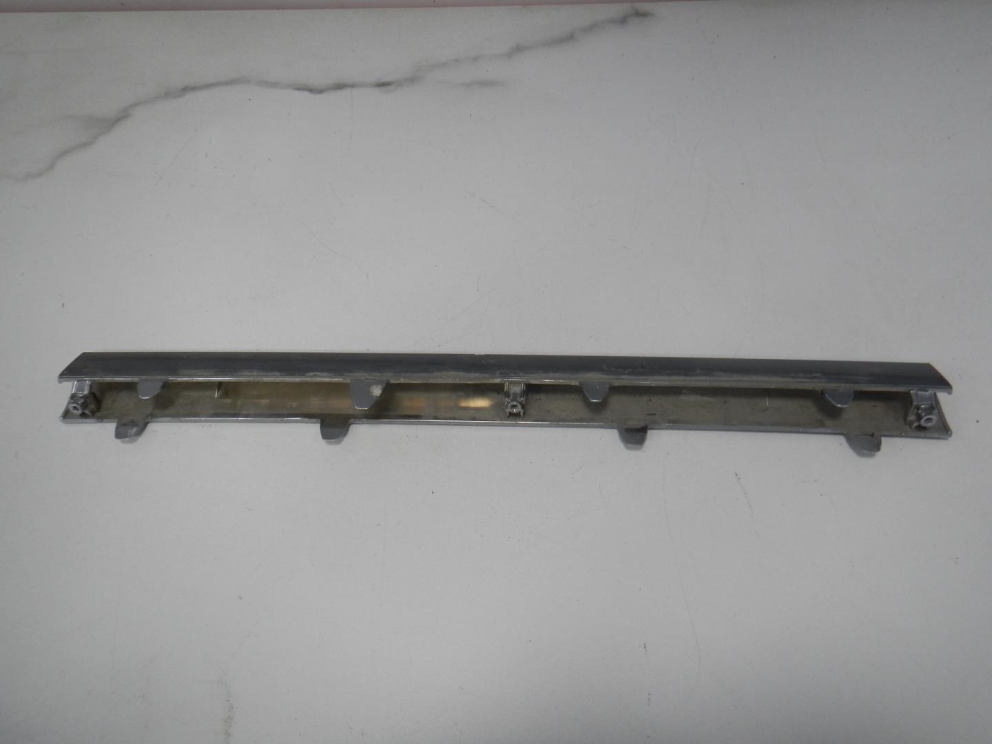 Молдинг переднего бампера