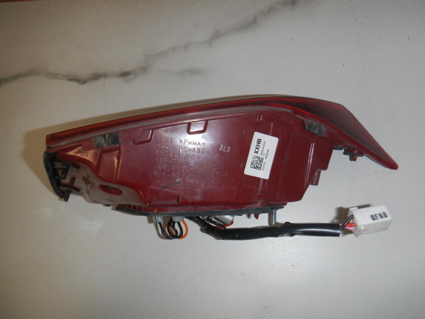 Фонарь задний внутренний левый