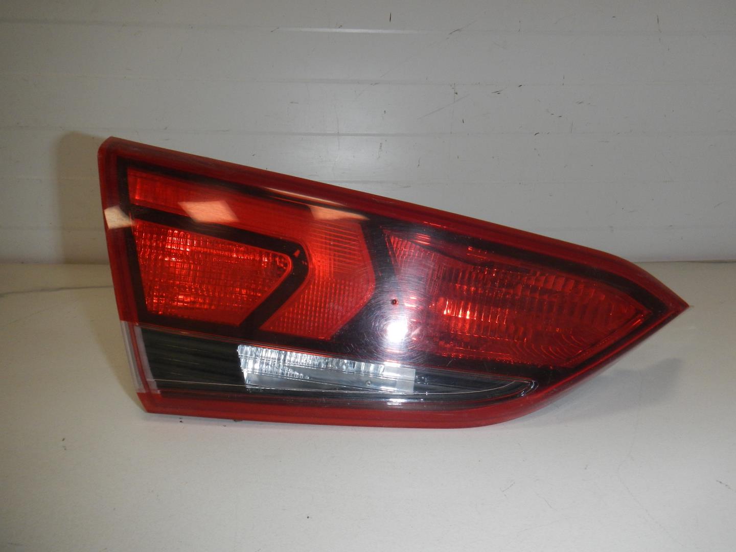 Фонарь задний внутренний левый