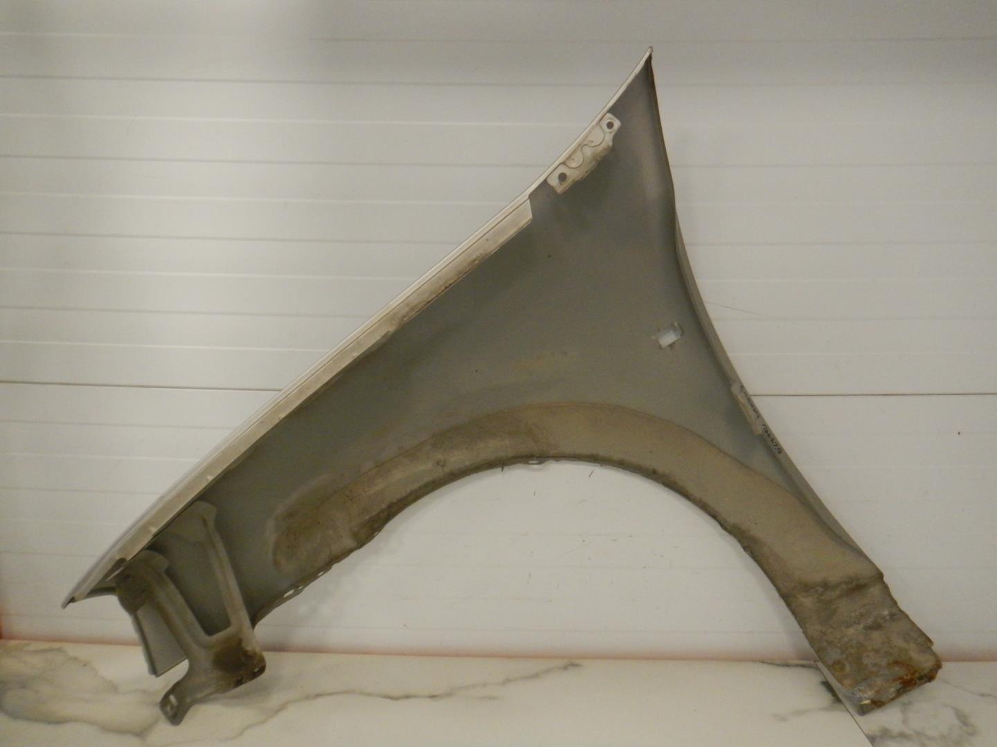 Крыло переднее правое