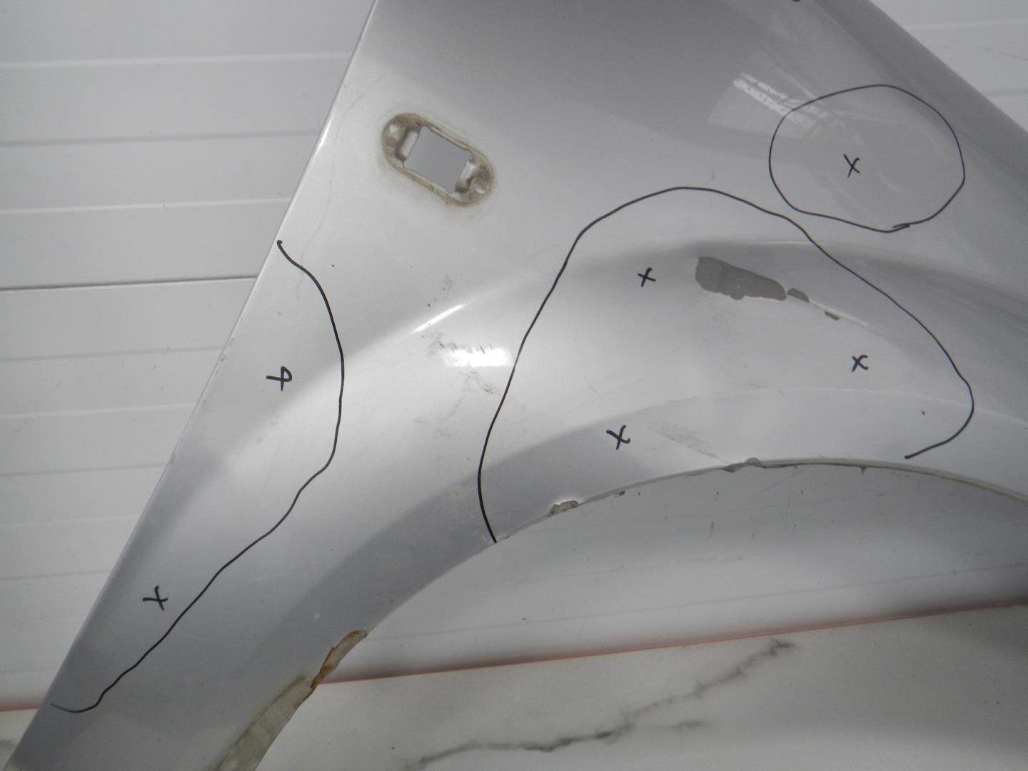 Крыло переднее правое