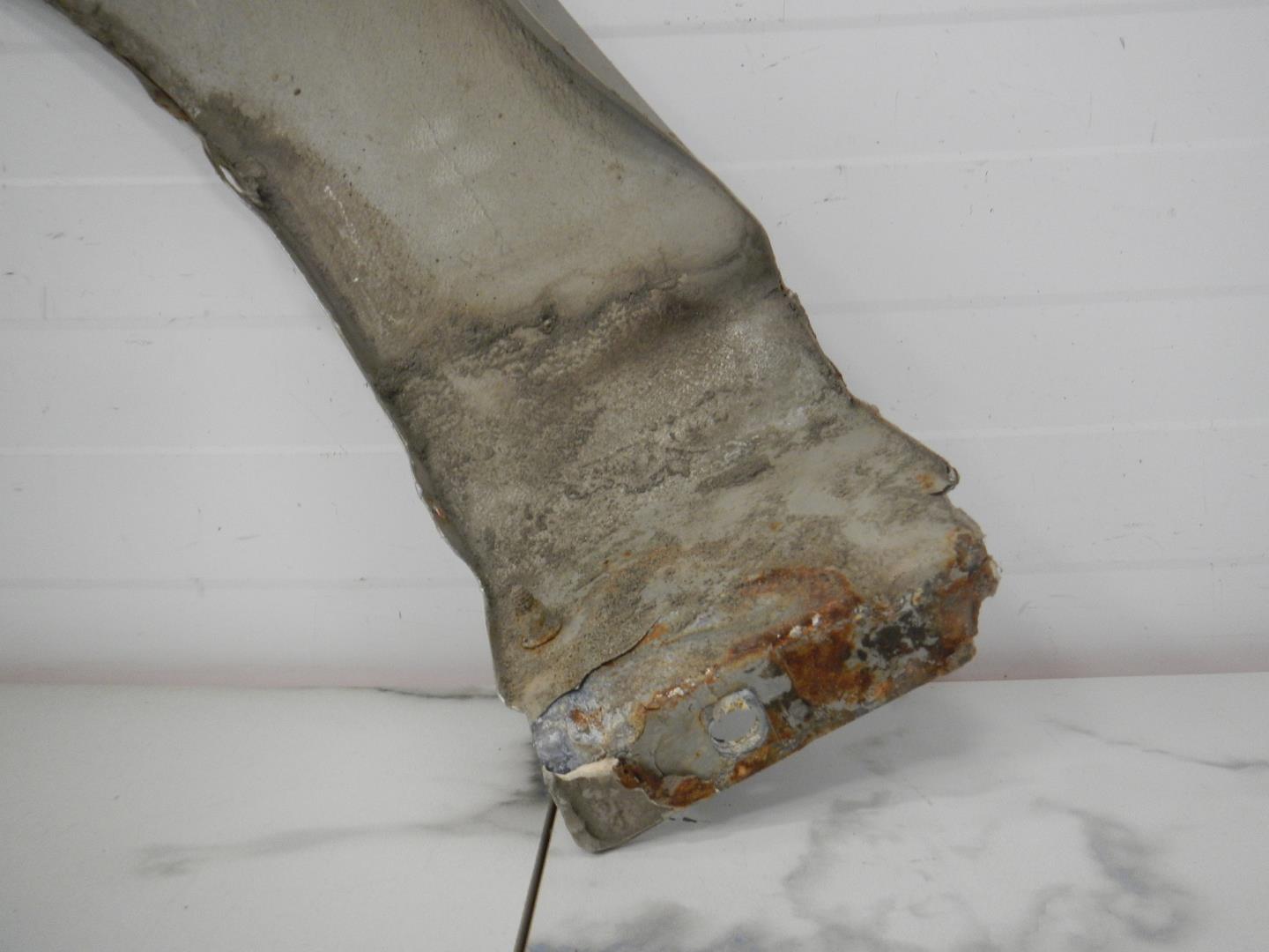 Крыло переднее правое