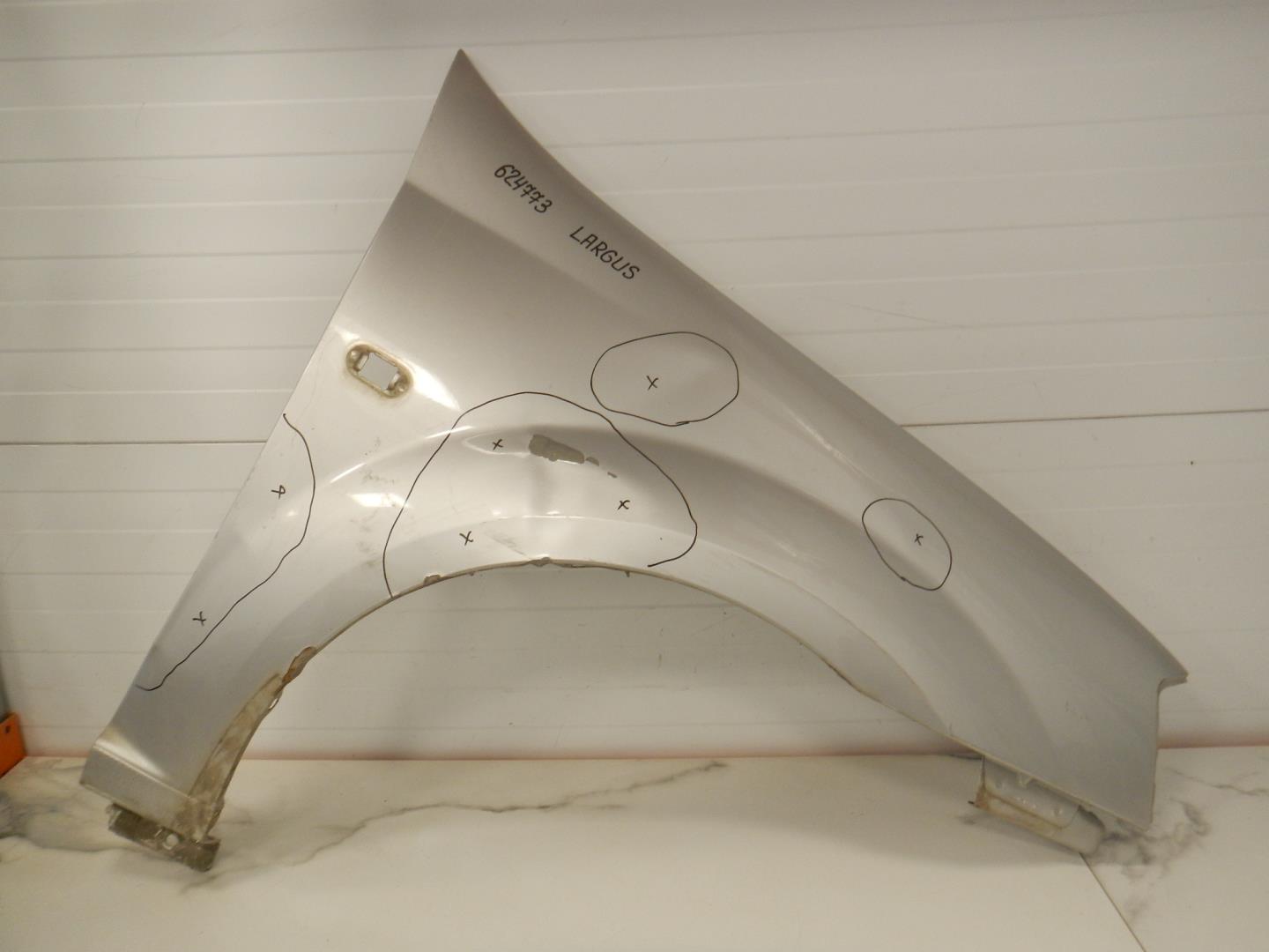 Крыло переднее правое