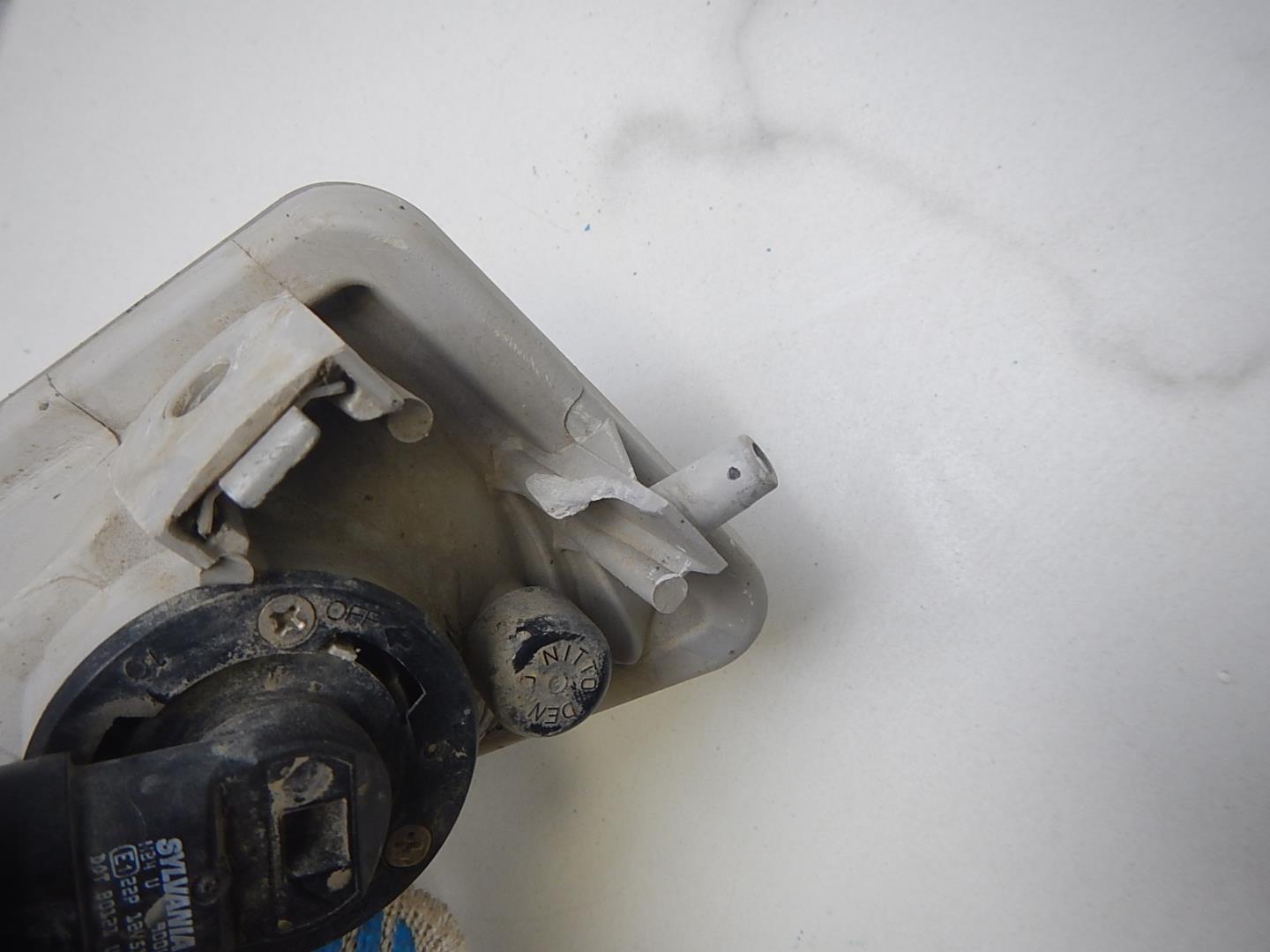 Фара противотуманная левая