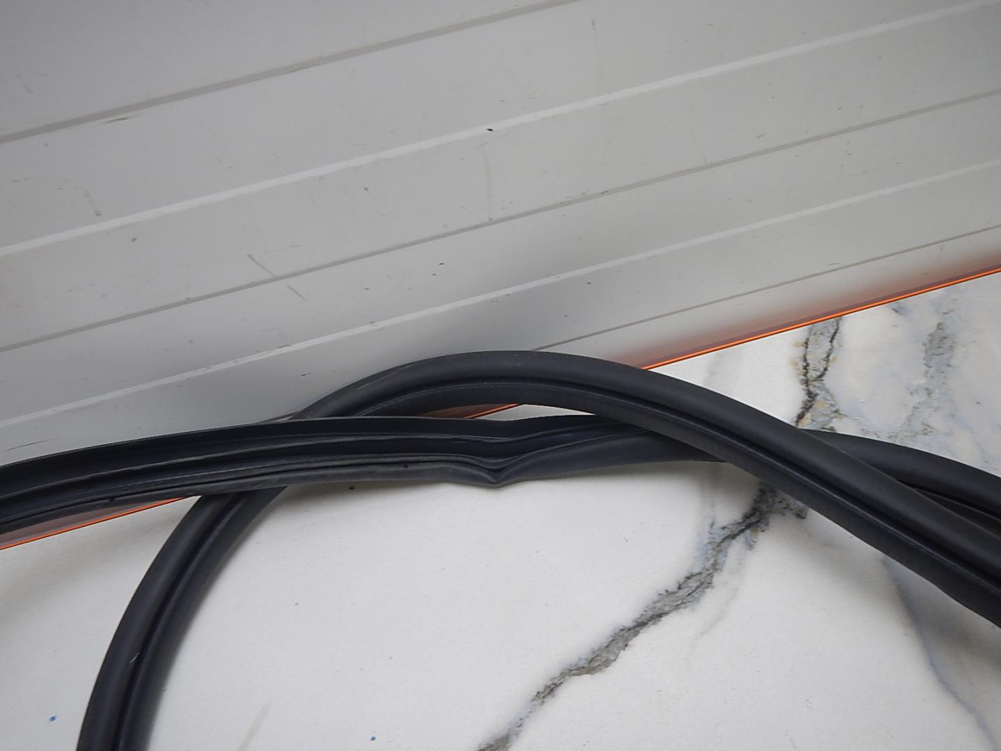 Уплотнитель двери