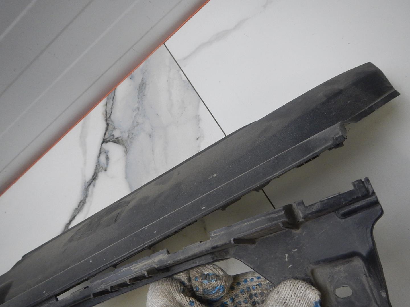 Кожух замка капота