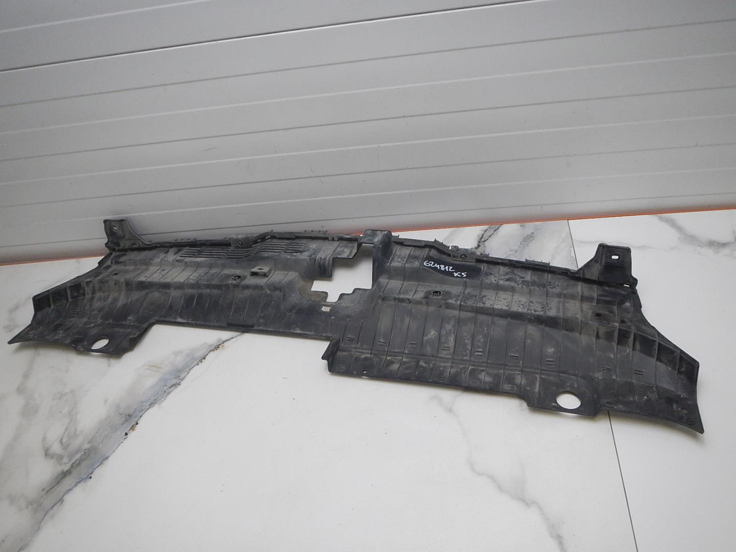 Кожух замка капота