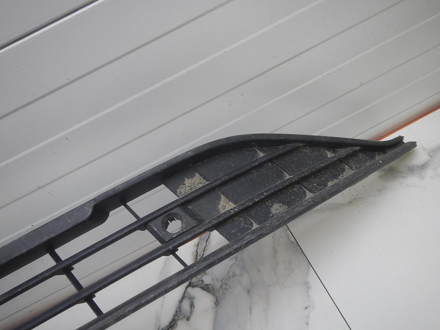 Решетка в бампер центральная