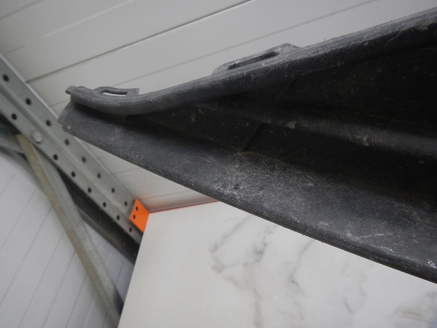 Решетка в бампер центральная