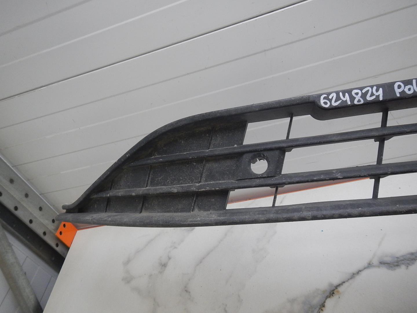 Решетка в бампер центральная