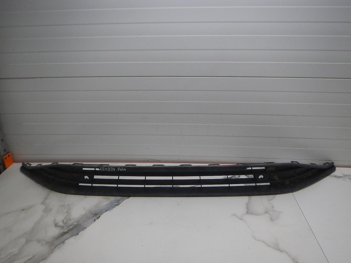 Решетка в бампер центральная