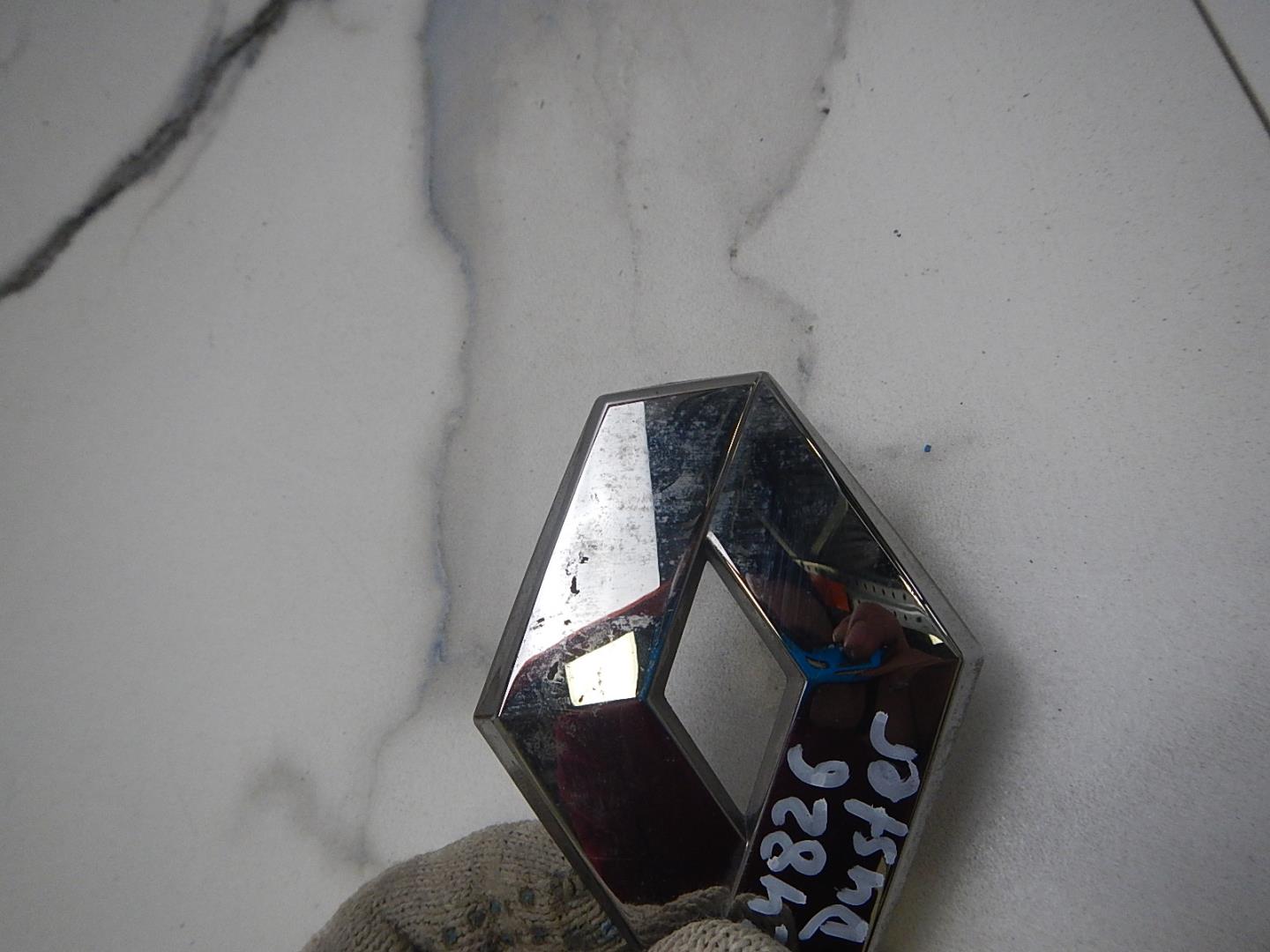 Эмблема на крышку багажника