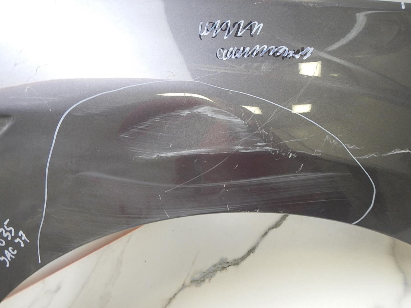 Крыло переднее правое