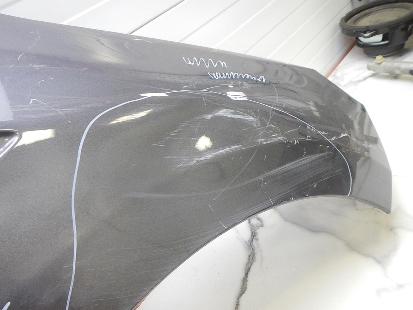 Крыло переднее правое