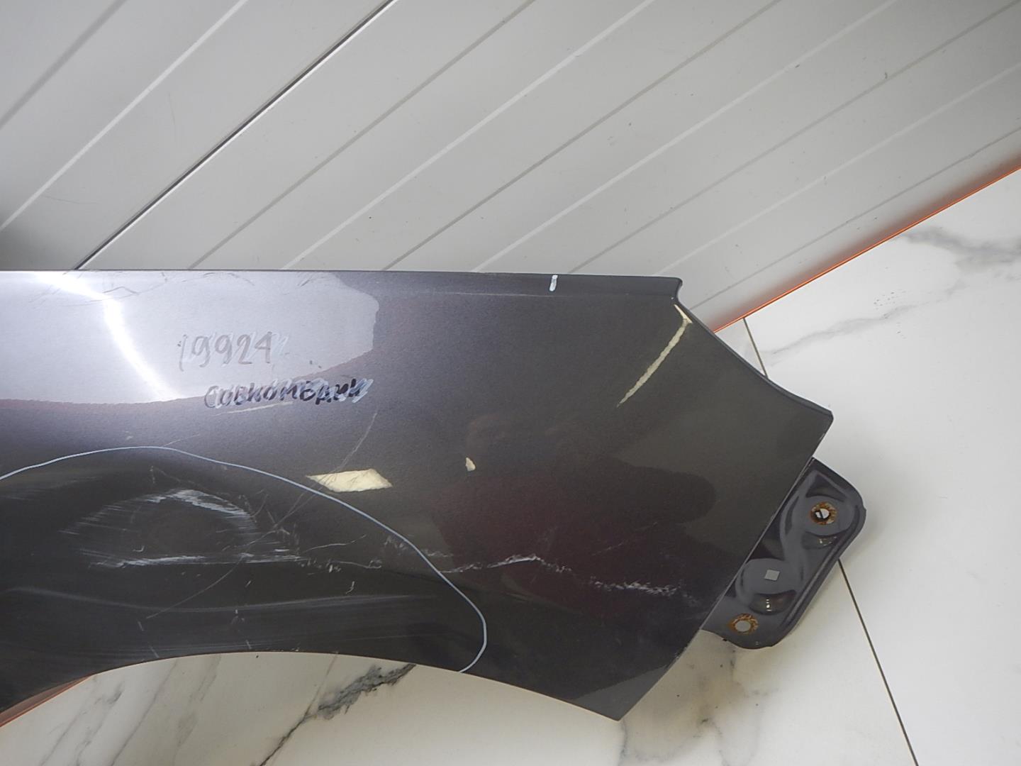 Крыло переднее правое