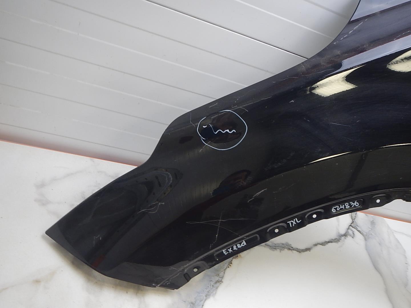 Крыло переднее левое