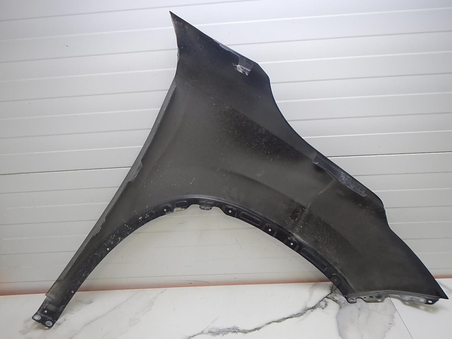 Крыло переднее левое