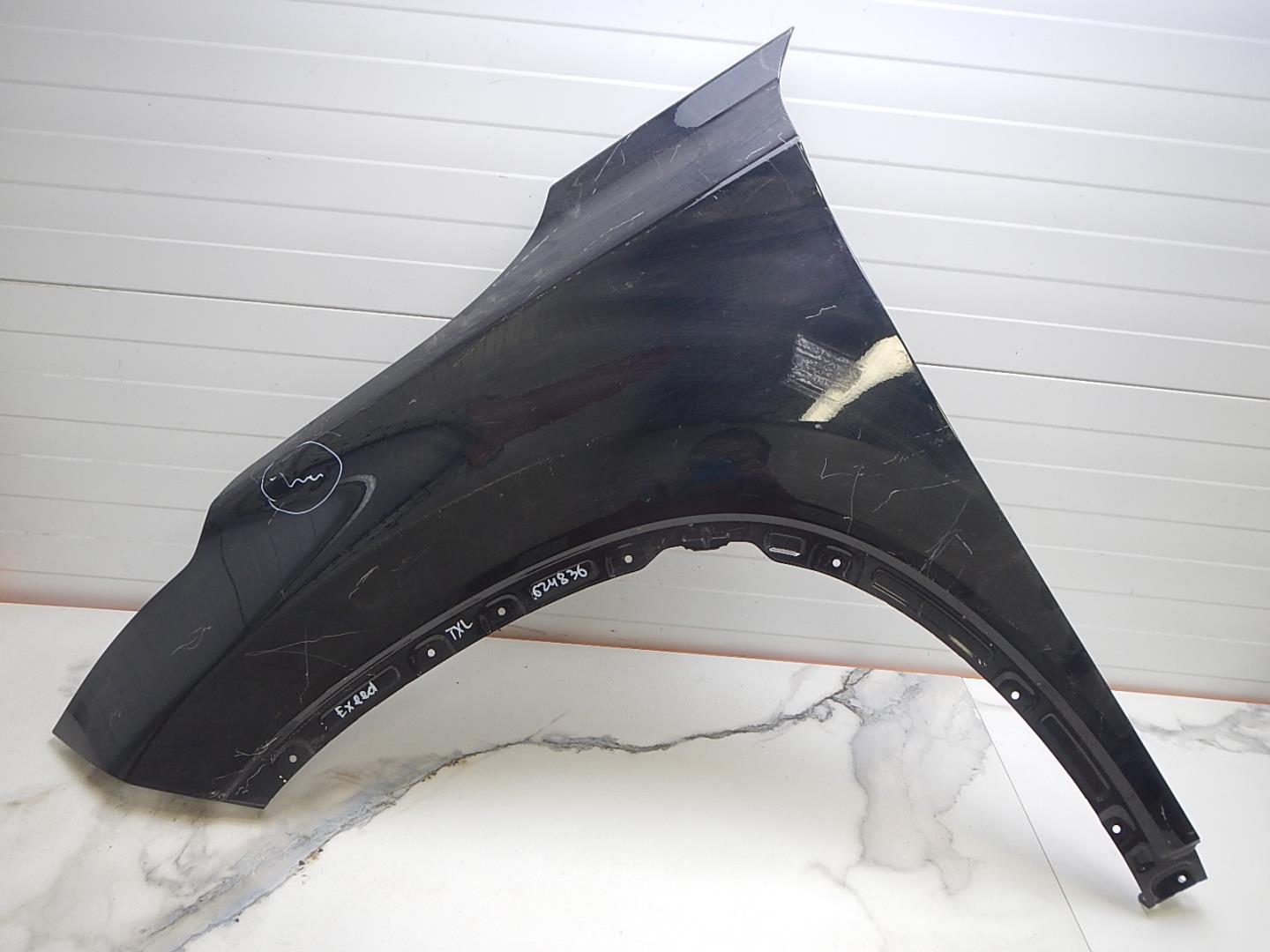 Крыло переднее левое