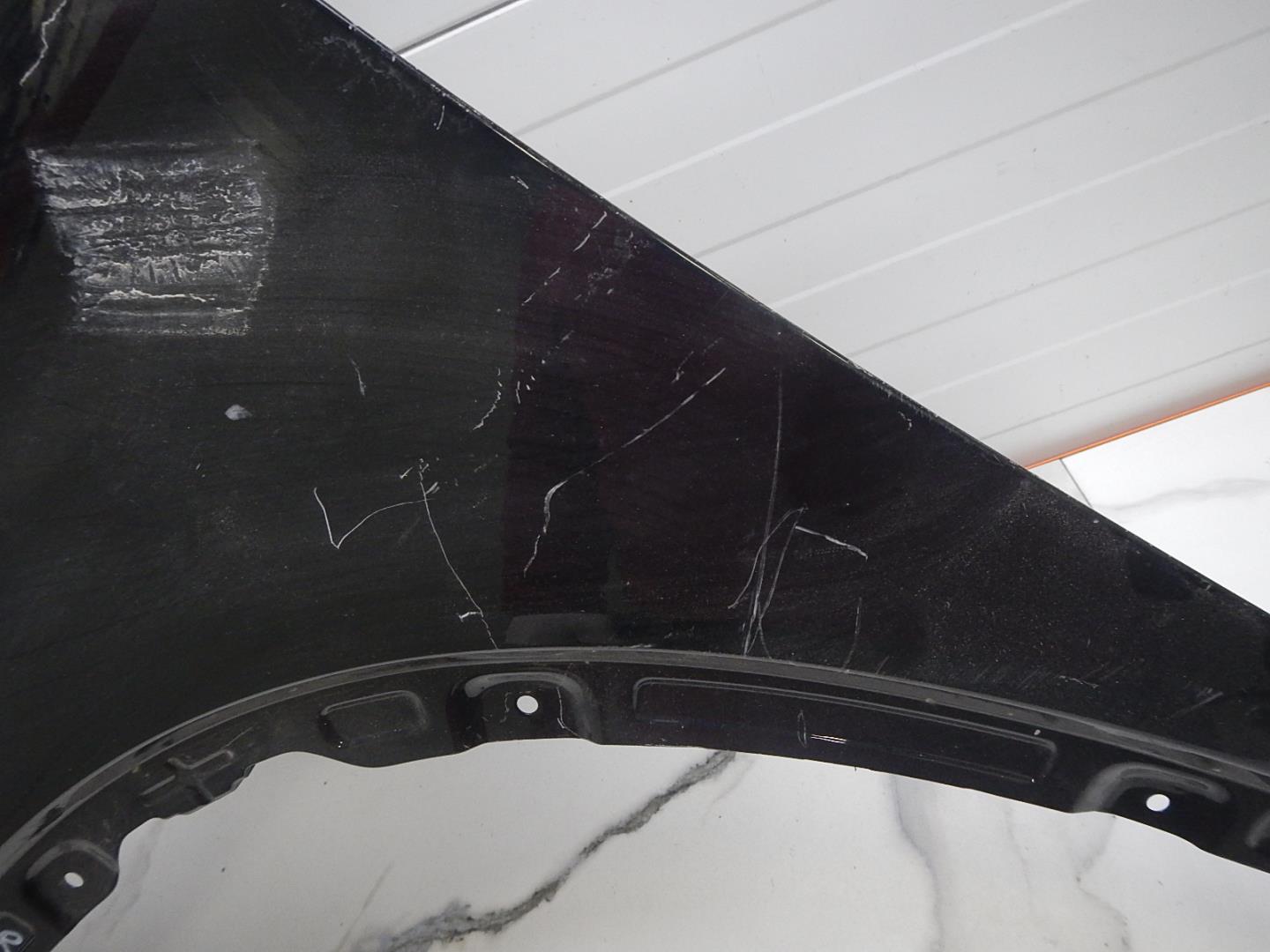 Крыло переднее левое