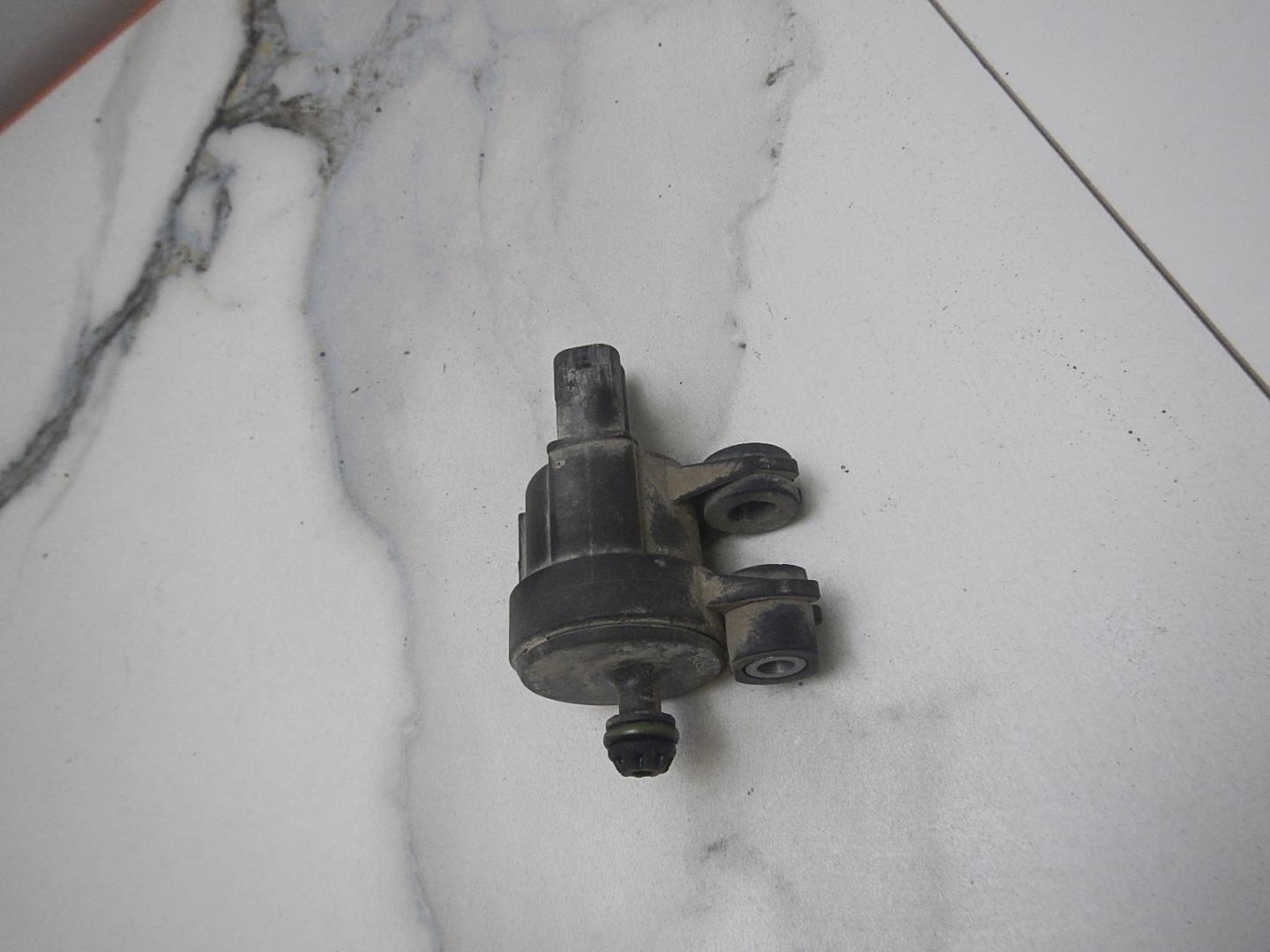 Клапан вентиляции топливного бака