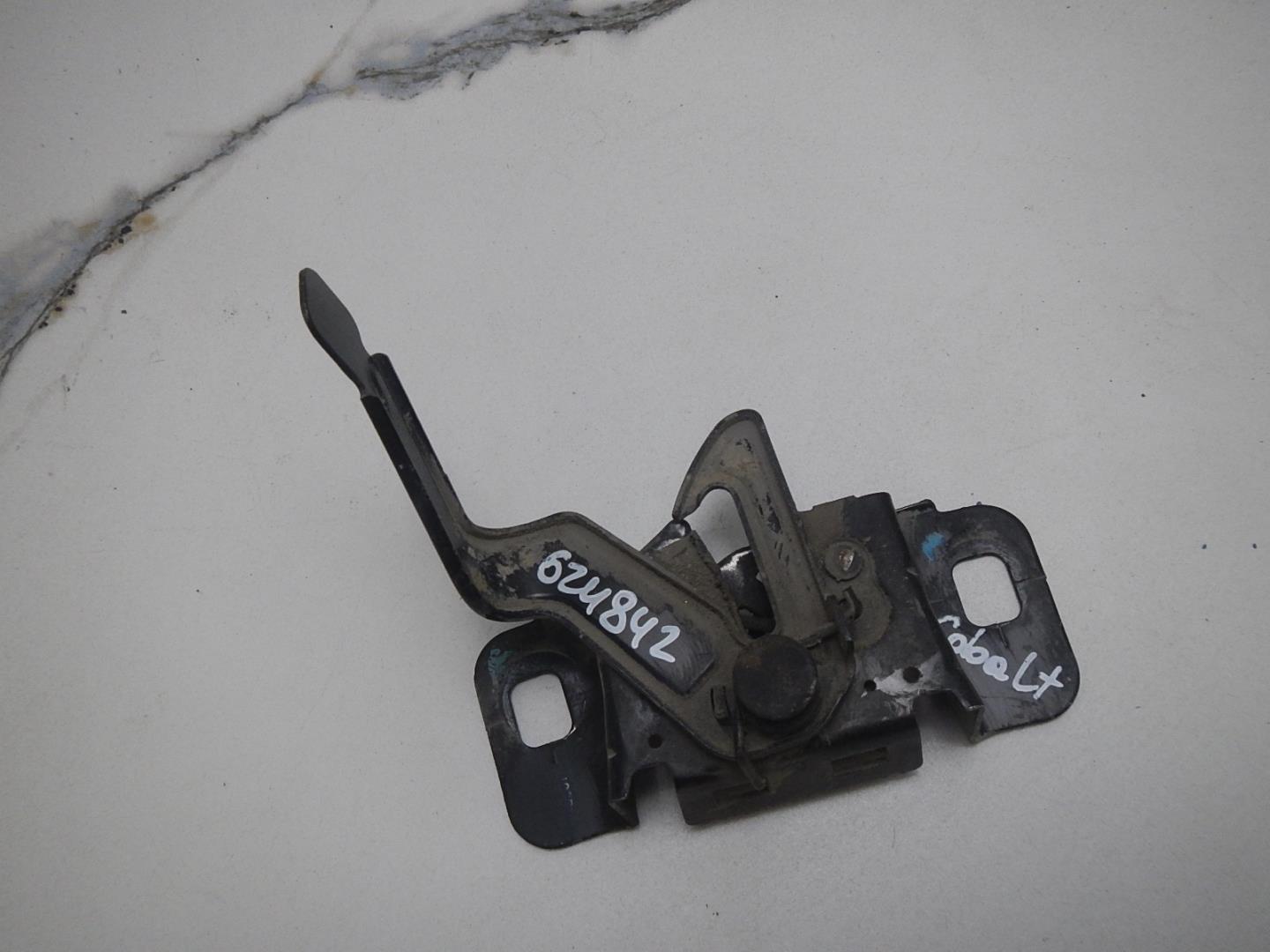 Замок капота