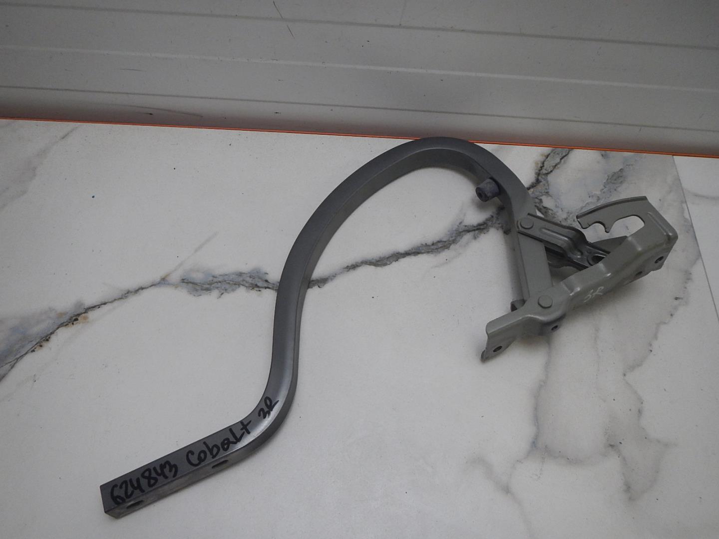 Петля крышки багажника