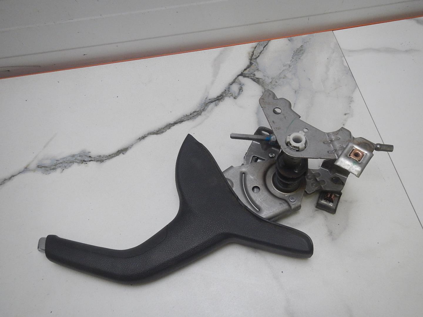 Рычаг стояночного тормоза