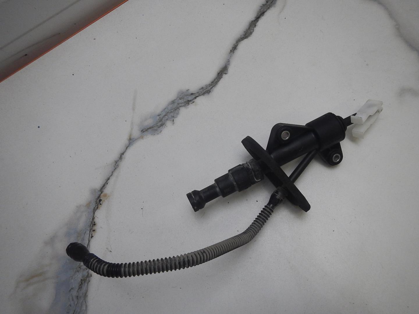 Цилиндр сцепления главный